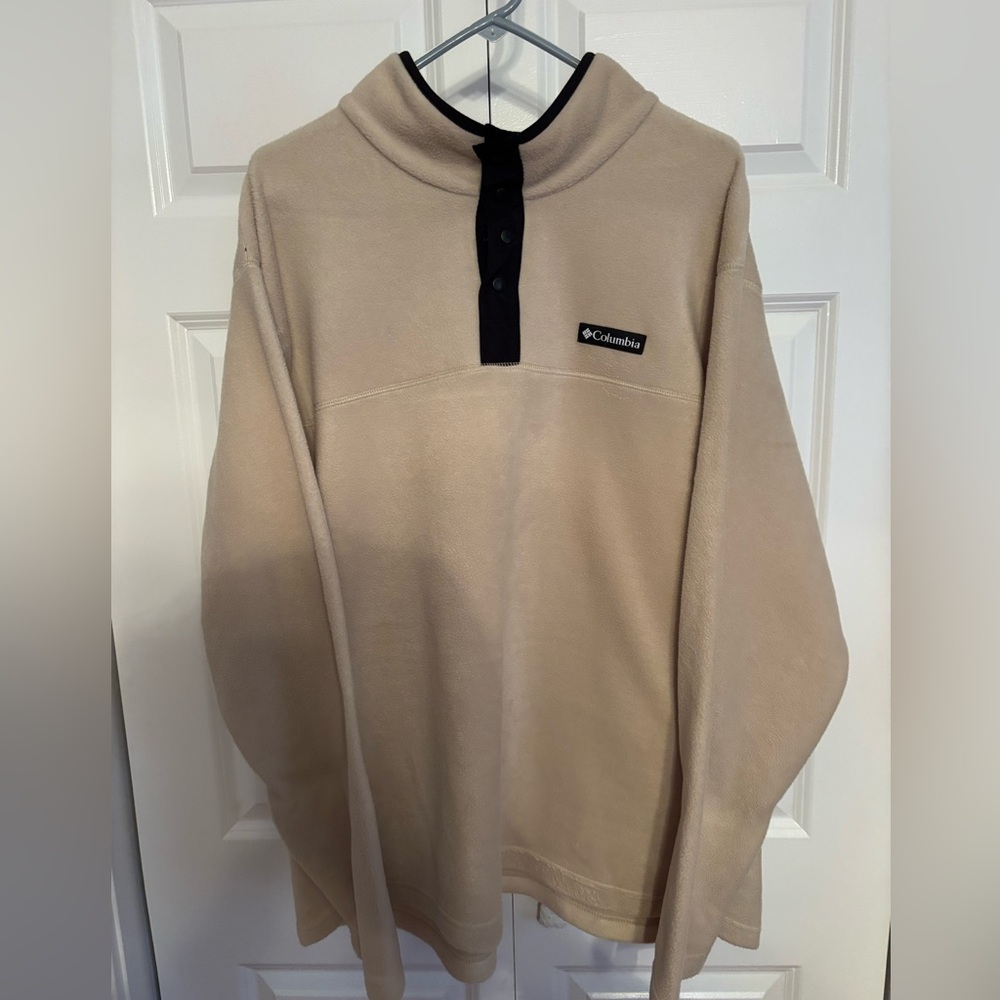 Columbia Men's Beige Turtleneck Sweater